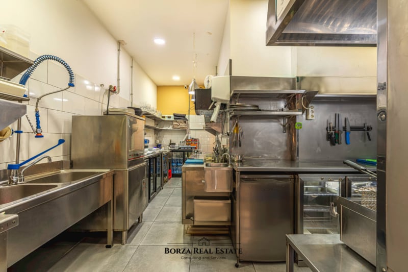 Restaurante en traspaso a pocos metros de la playa en Los Cristianos, con alta demanda y excelentes opiniones – Borza Real Estate