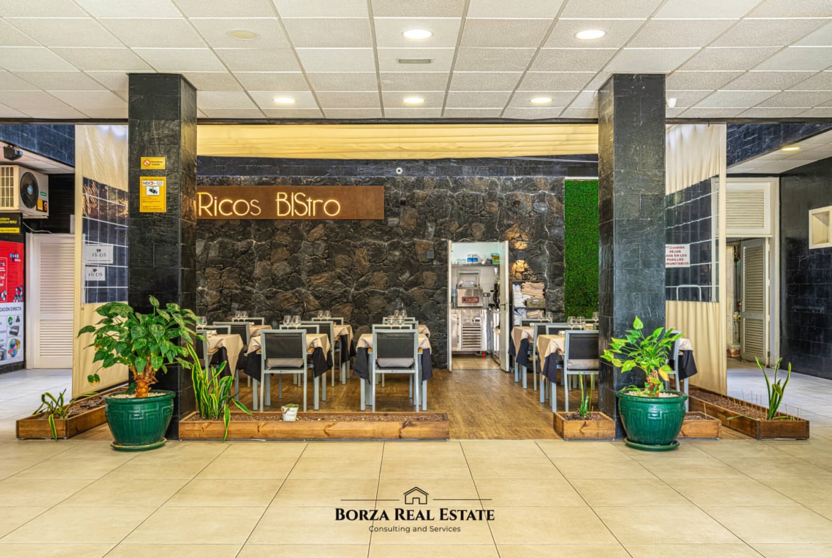 Restaurante en traspaso a pocos metros de la playa en Los Cristianos, con alta demanda y excelentes opiniones – Borza Real Estate