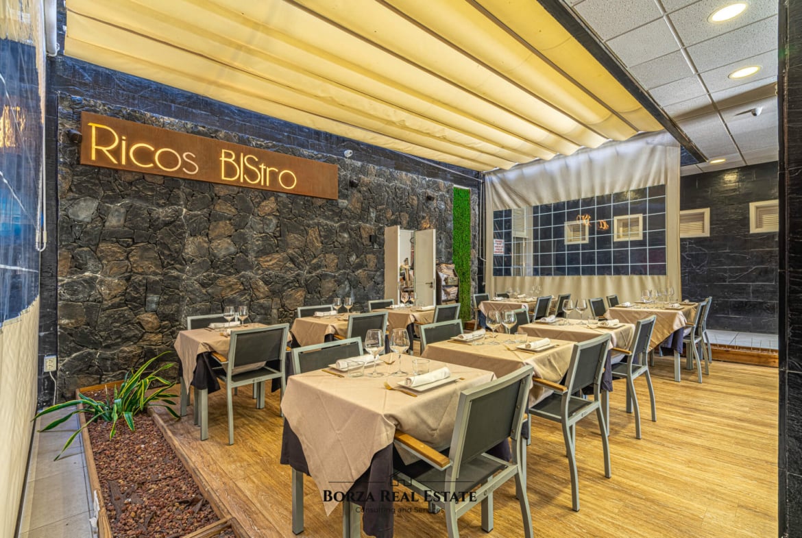 Restaurante en traspaso a pocos metros de la playa en Los Cristianos, con alta demanda y excelentes opiniones – Borza Real Estate