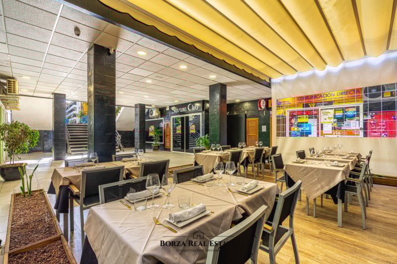 Restaurante en traspaso a pocos metros de la playa en Los Cristianos, con alta demanda y excelentes opiniones – Borza Real Estate
