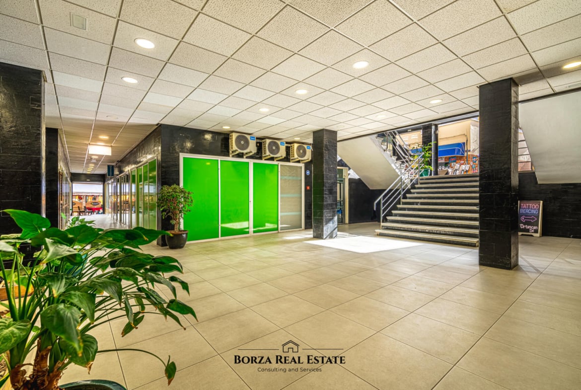 Restaurante en traspaso a pocos metros de la playa en Los Cristianos, con alta demanda y excelentes opiniones – Borza Real Estate