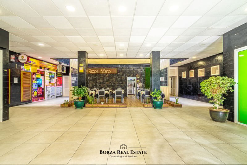 Restaurante en traspaso a pocos metros de la playa en Los Cristianos, con alta demanda y excelentes opiniones – Borza Real Estate