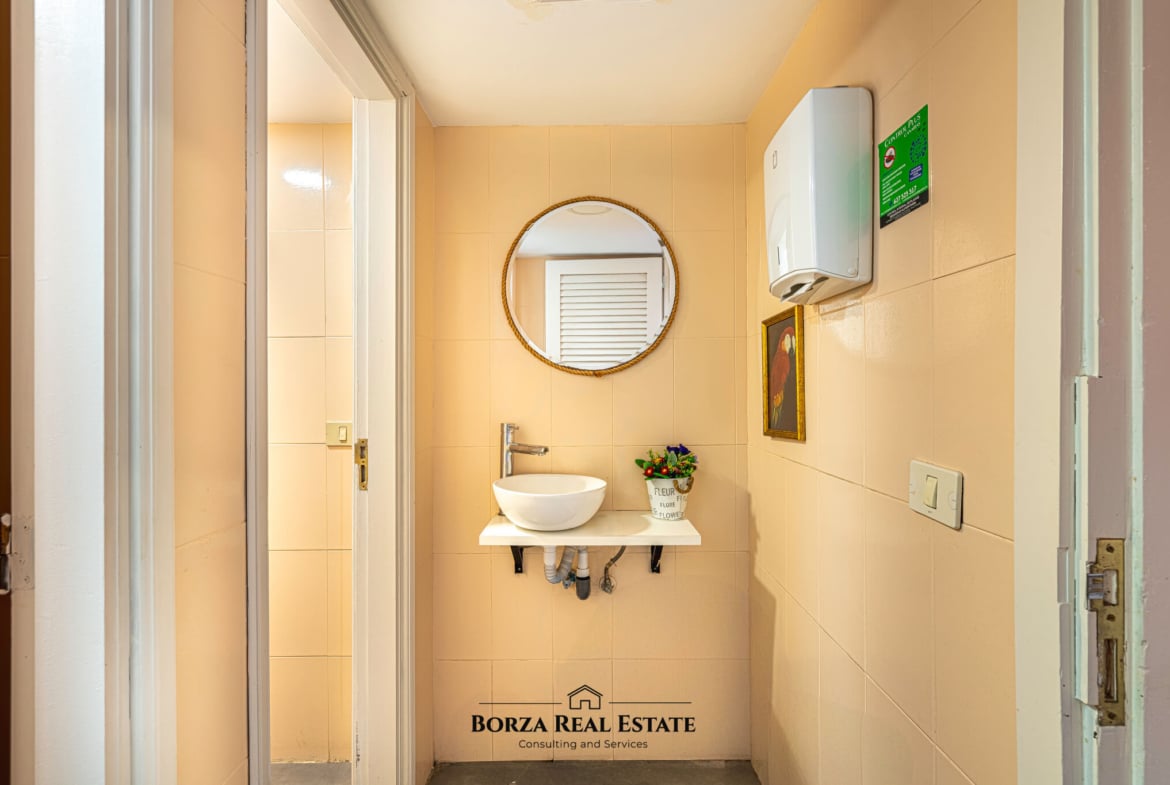 Restaurante en traspaso a pocos metros de la playa en Los Cristianos, con alta demanda y excelentes opiniones – Borza Real Estate