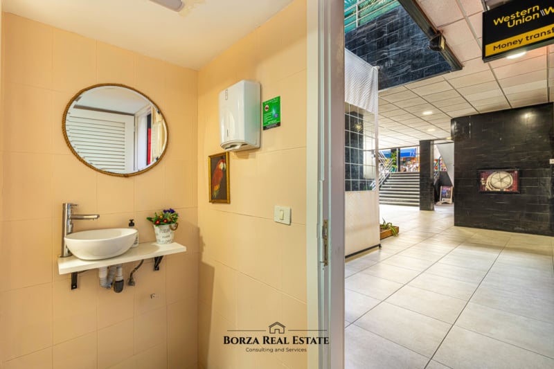 Restaurante en traspaso a pocos metros de la playa en Los Cristianos, con alta demanda y excelentes opiniones – Borza Real Estate