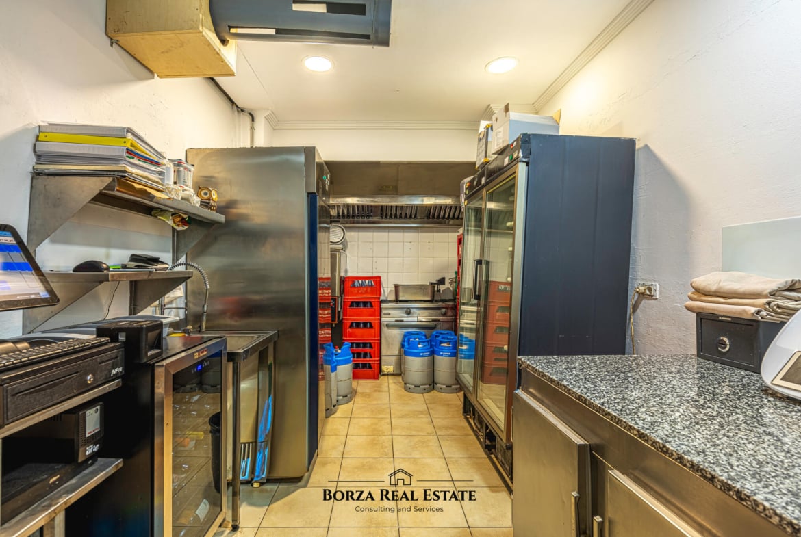 Restaurante en traspaso a pocos metros de la playa en Los Cristianos, con alta demanda y excelentes opiniones – Borza Real Estate