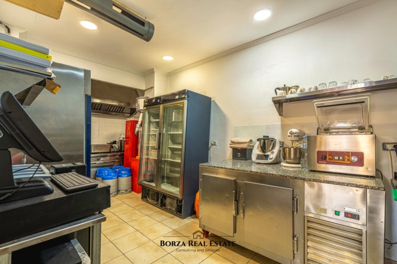 Restaurante en traspaso a pocos metros de la playa en Los Cristianos, con alta demanda y excelentes opiniones – Borza Real Estate