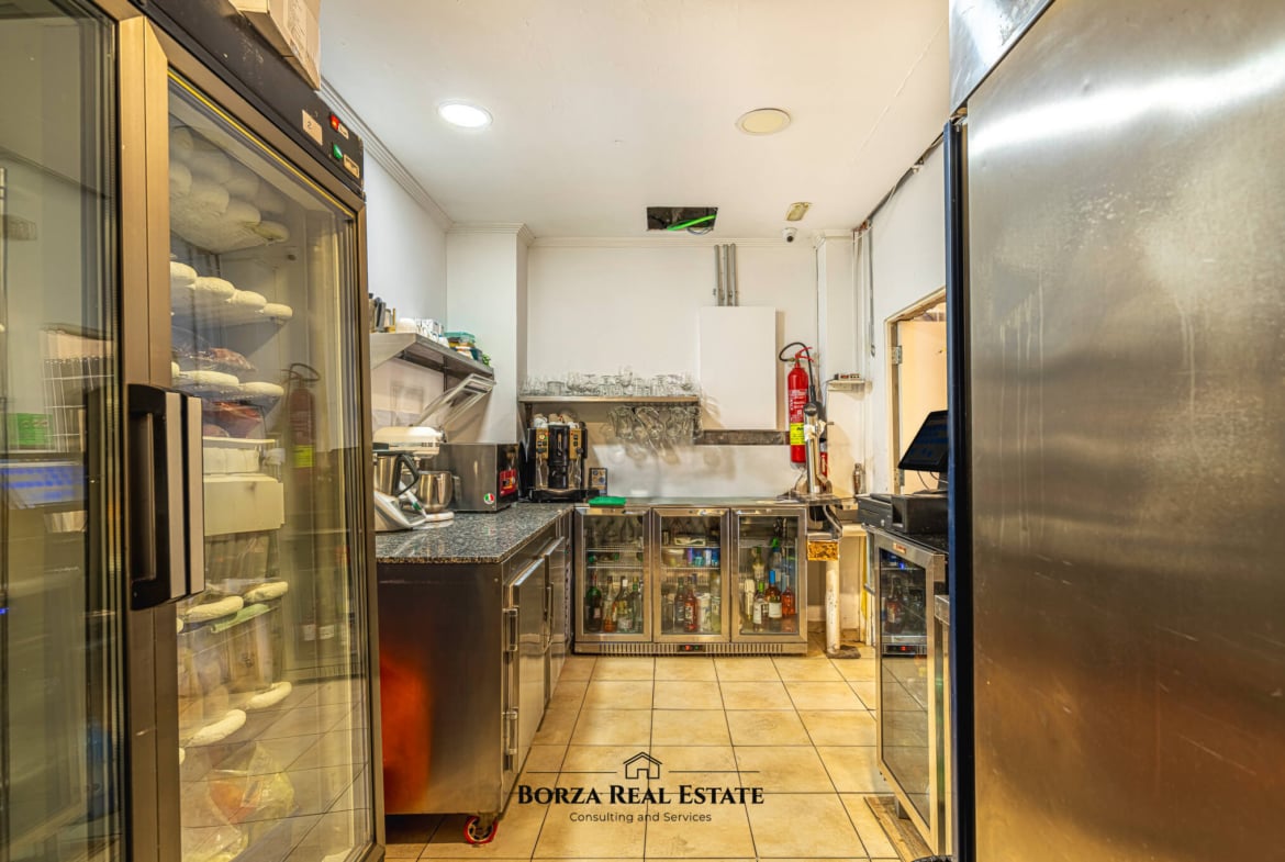 Restaurante en traspaso a pocos metros de la playa en Los Cristianos, con alta demanda y excelentes opiniones – Borza Real Estate