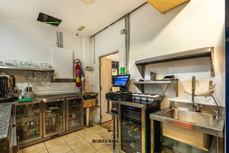 Restaurante en traspaso a pocos metros de la playa en Los Cristianos, con alta demanda y excelentes opiniones – Borza Real Estate