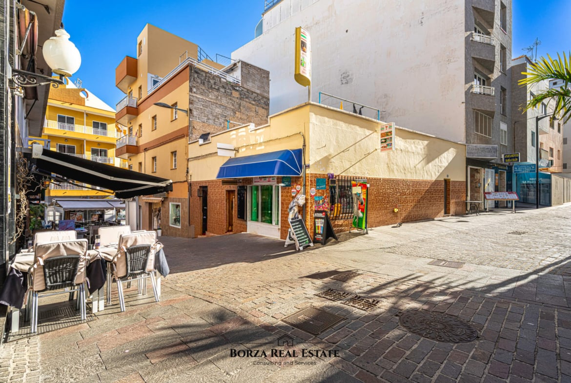 Restaurante en traspaso a pocos metros de la playa en Los Cristianos, con alta demanda y excelentes opiniones – Borza Real Estate