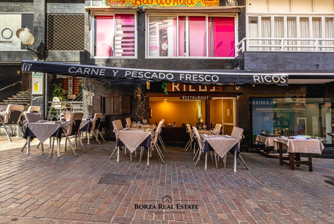 Pizzería en traspaso con cocina italiana y terraza en Costa Adeje, Tenerife Sur – Borza Real Estate