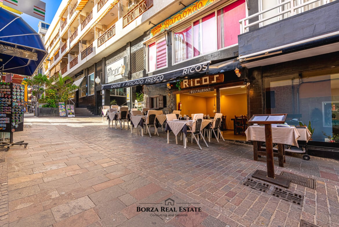Restaurante en traspaso a pocos metros de la playa en Los Cristianos, con alta demanda y excelentes opiniones – Borza Real Estate