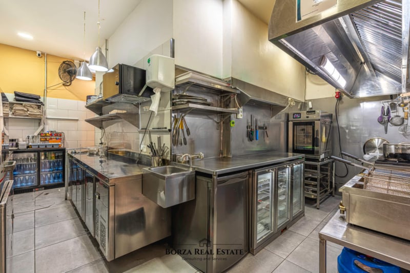 Restaurante en traspaso a pocos metros de la playa en Los Cristianos, con alta demanda y excelentes opiniones – Borza Real Estate