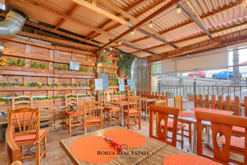 Pizzería en traspaso con cocina italiana y terraza en Costa Adeje, Tenerife Sur – Borza Real Estate
