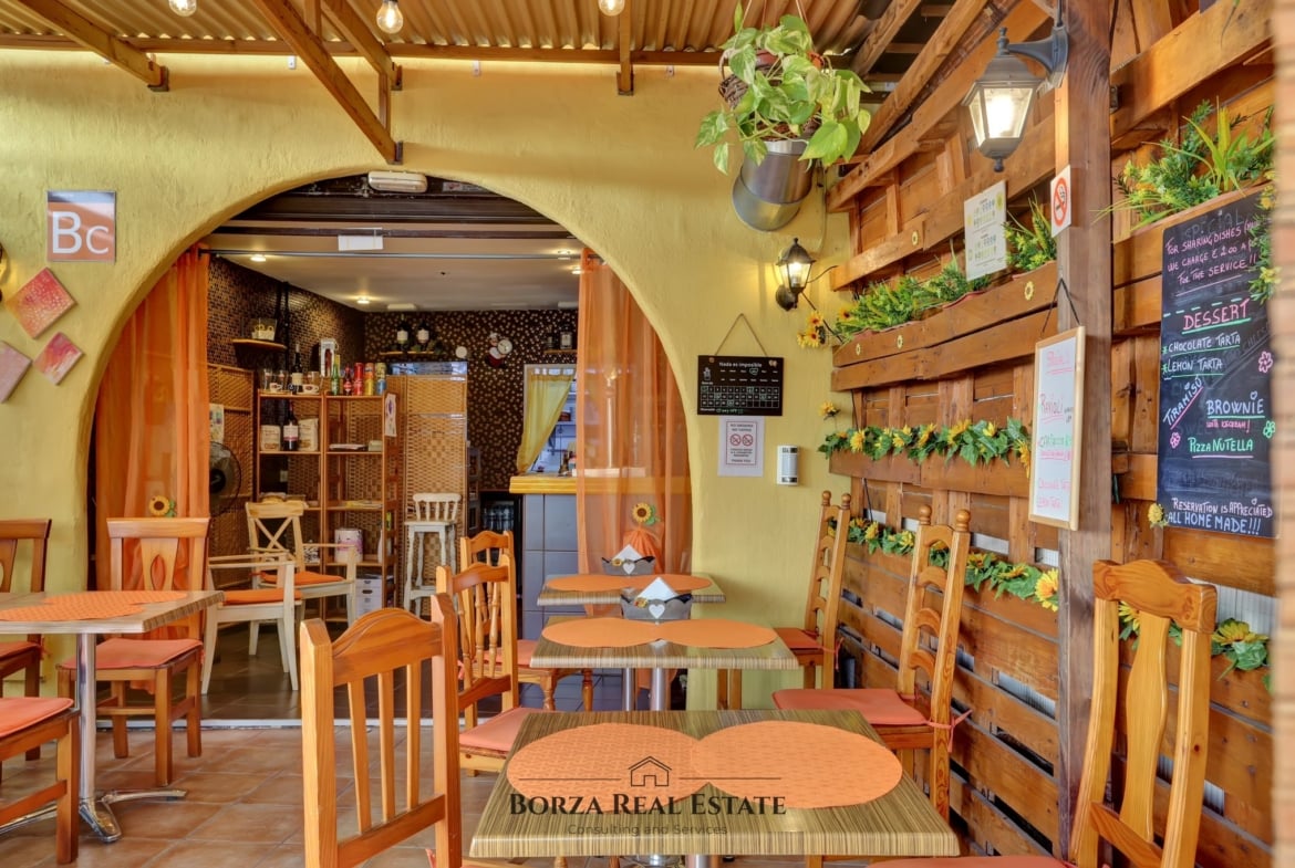 Pizzería en traspaso con cocina italiana y terraza en Costa Adeje, Tenerife Sur – Borza Real Estate