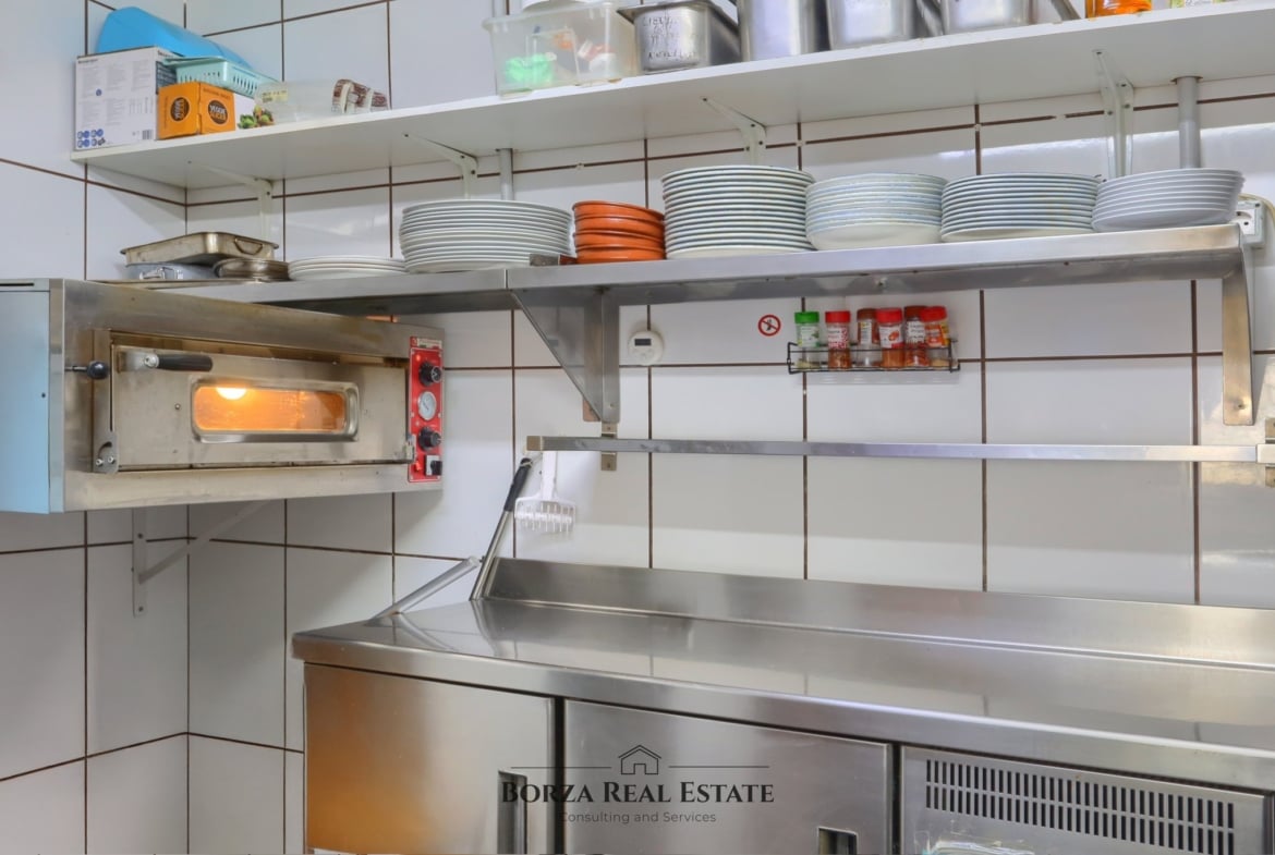 Pizzería en traspaso con cocina italiana y terraza en Costa Adeje, Tenerife Sur – Borza Real Estate