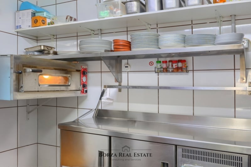 Pizzería en traspaso con cocina italiana y terraza en Costa Adeje, Tenerife Sur – Borza Real Estate