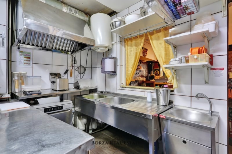 Pizzería en traspaso con cocina italiana y terraza en Costa Adeje, Tenerife Sur – Borza Real Estate