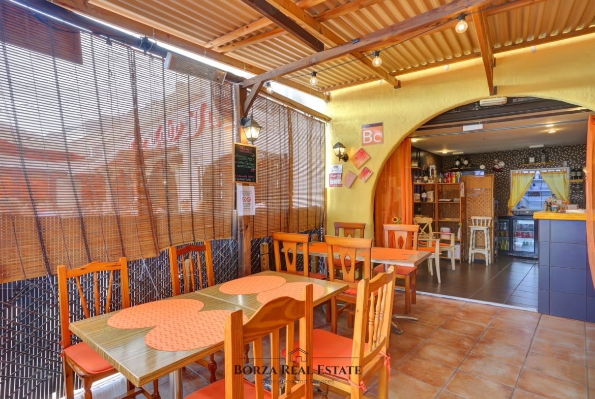 Pizzería en traspaso con cocina italiana y terraza en Costa Adeje, Tenerife Sur – Borza Real Estate