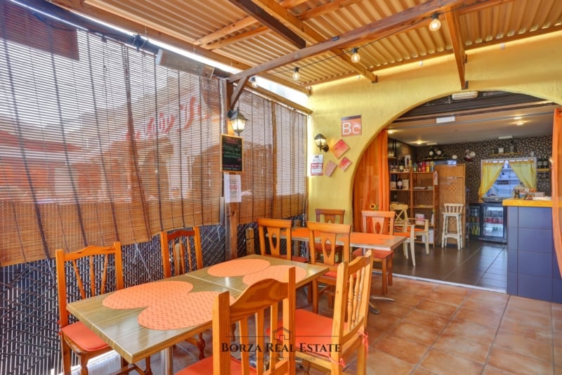 Pizzería en traspaso con cocina italiana y terraza en Costa Adeje, Tenerife Sur – Borza Real Estate