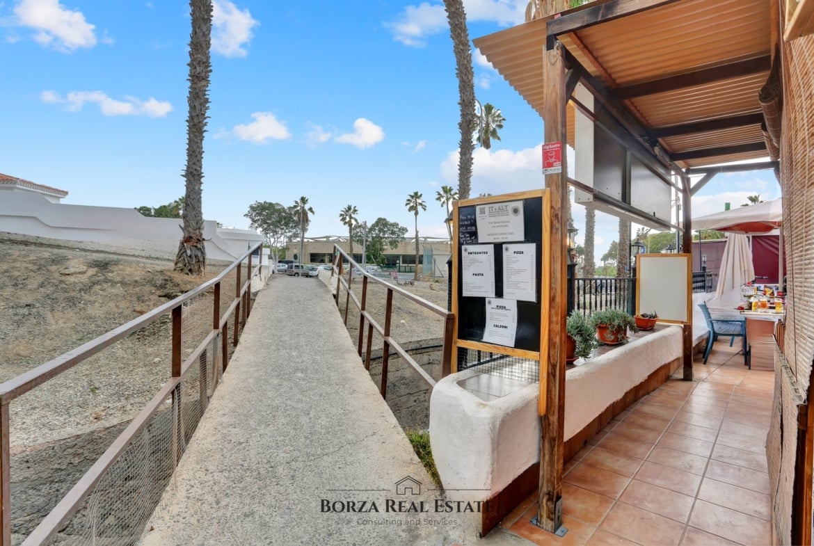 Pizzería en traspaso con cocina italiana y terraza en Costa Adeje, Tenerife Sur – Borza Real Estate