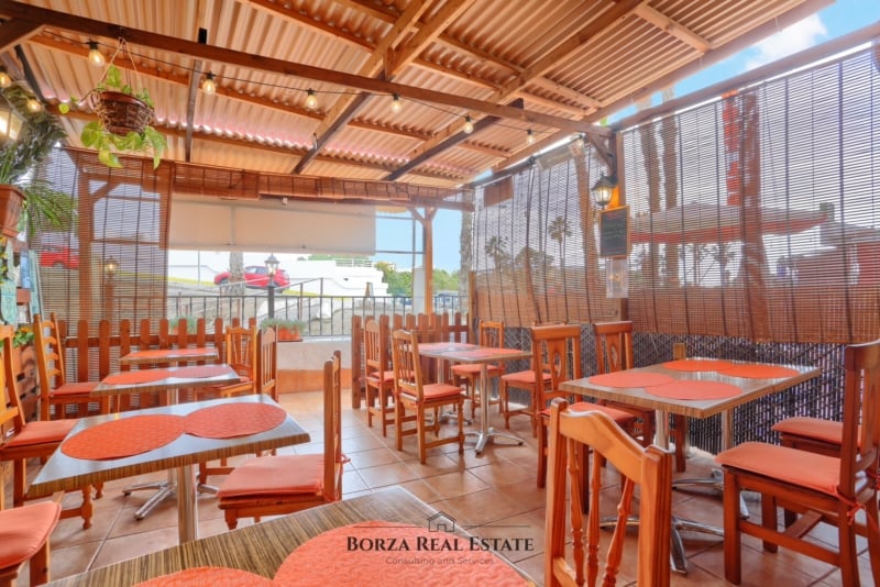 Pizzería en traspaso con cocina italiana y terraza en Costa Adeje, Tenerife Sur – Borza Real Estate