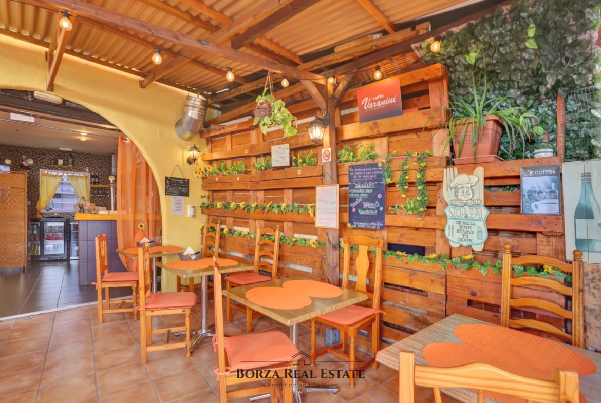 Pizzería en traspaso con cocina italiana y terraza en Costa Adeje, Tenerife Sur – Borza Real Estate