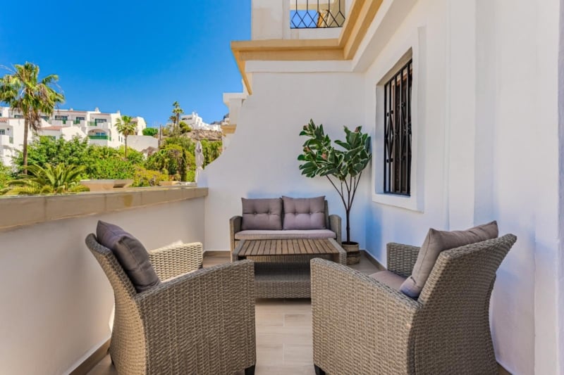 Apartamento reformado con vista al mar en Windsor Park, Torviscas Alto, Adeje – en venta con Borza Real Estate
