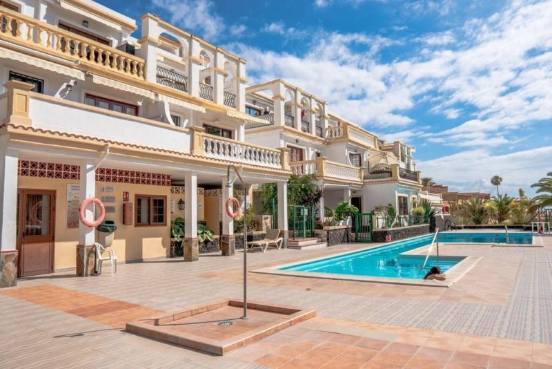 Apartamento reformado con vista al mar en Windsor Park, Torviscas Alto, Adeje – en venta con Borza Real Estate