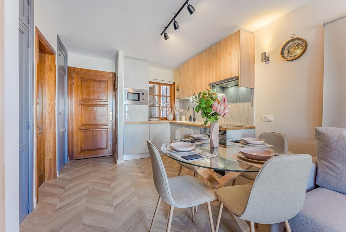 Apartamento reformado con vista al mar en Windsor Park, Torviscas Alto, Adeje – en venta con Borza Real Estate