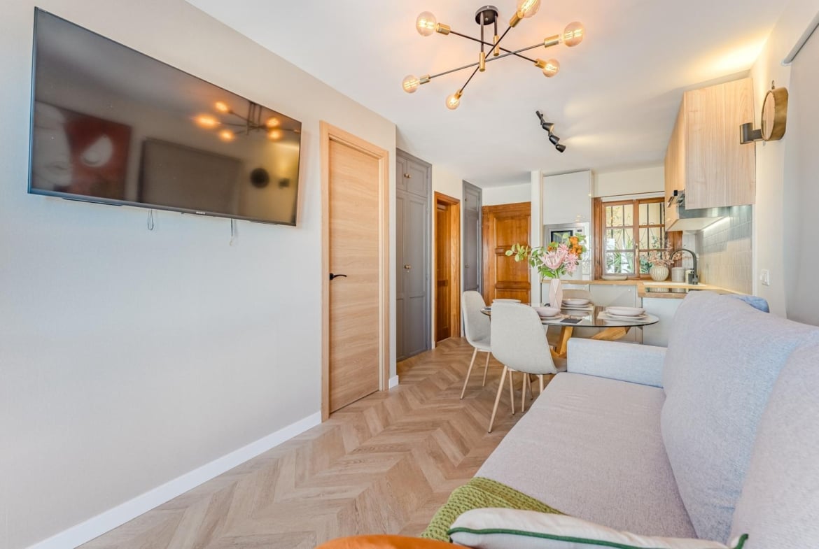 Apartamento reformado con vista al mar en Windsor Park, Torviscas Alto, Adeje – en venta con Borza Real Estate