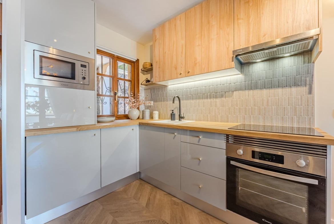 Apartamento reformado con vista al mar en Windsor Park, Torviscas Alto, Adeje – en venta con Borza Real Estate