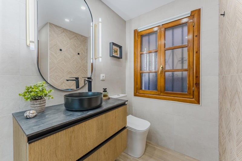 Apartamento reformado con vista al mar en Windsor Park, Torviscas Alto, Adeje – en venta con Borza Real Estate